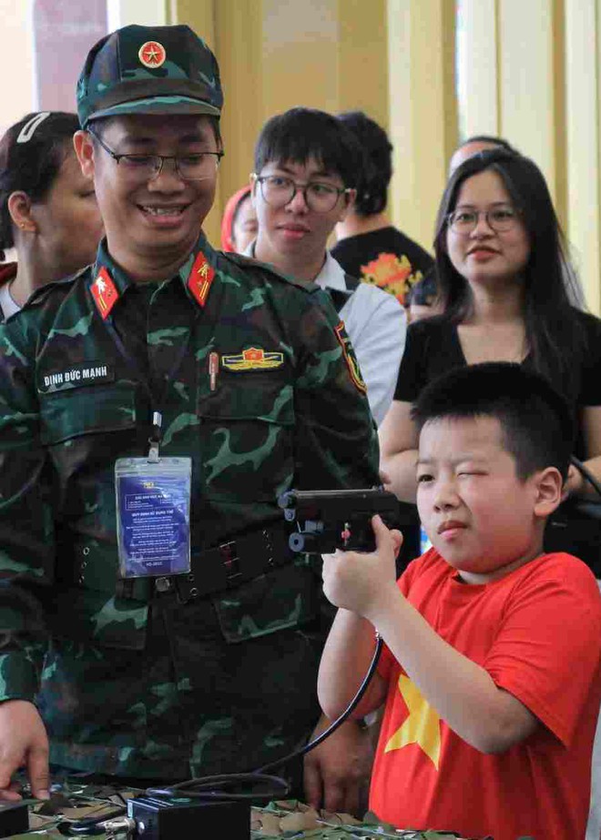 "Soi lịch sử" bằng lăng kính khoa học - công nghệ tại Triển lãm Thành tựu đất nước - Ảnh 8.