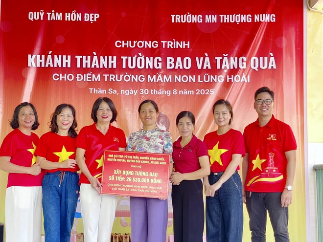 Khánh thành tường bao và tặng quà cho điểm trường mầm non vùng cao Lũng Hoài - Ảnh 3.