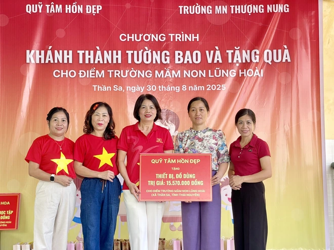 Khánh thành tường bao và tặng quà cho điểm trường mầm non vùng cao Lũng Hoài - Ảnh 7.