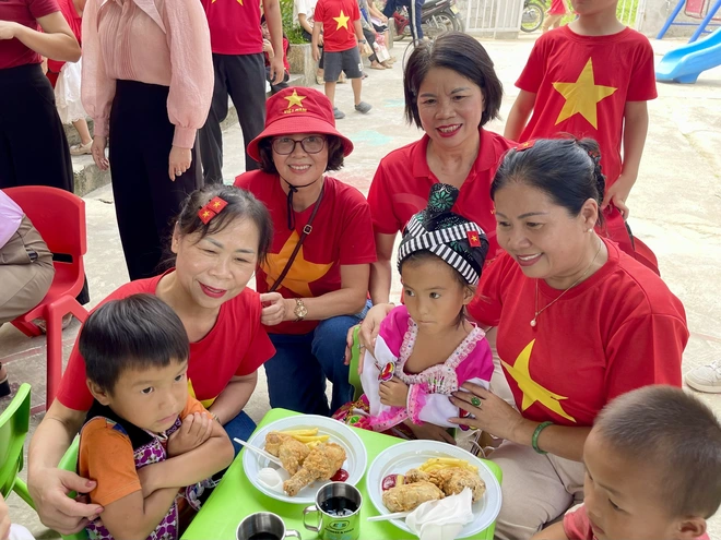 Khánh thành tường bao và tặng quà cho điểm trường mầm non vùng cao Lũng Hoài - Ảnh 14.