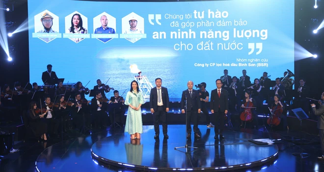 &ldquo;Kh&aacute;t vọng Hải đăng&rdquo;: T&ocirc;n vinh những con người thắp s&aacute;ng tương lai bằng tr&iacute; tuệ v&agrave; l&ograve;ng ki&ecirc;n định - Ảnh 4.