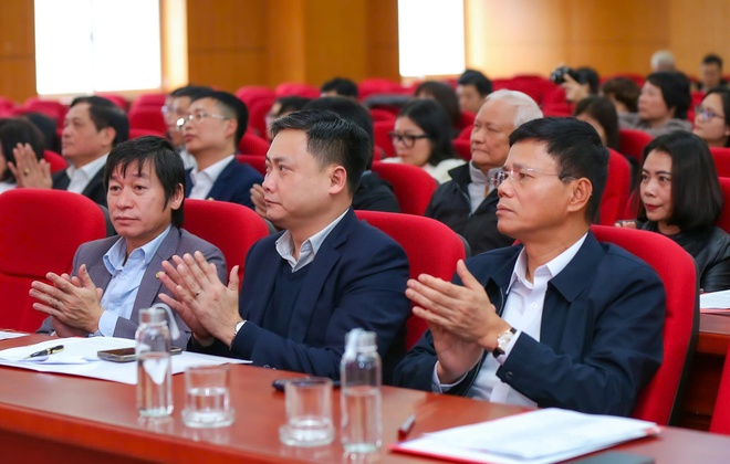 Báo chí hướng tới đổi mới tự thân, phát huy tính đặc thù thích ứng với bối cảnh mới - Ảnh 4.