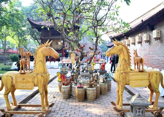 "Ngựa về phố" được trưng b&agrave;y tại Văn Miếu - Quốc Tử Gi&aacute;m - Ảnh 5.