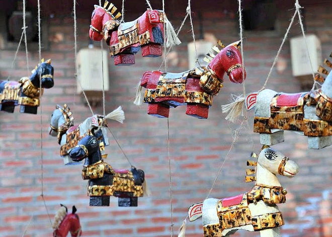 "Ngựa về phố" được trưng b&agrave;y tại Văn Miếu - Quốc Tử Gi&aacute;m - Ảnh 4.