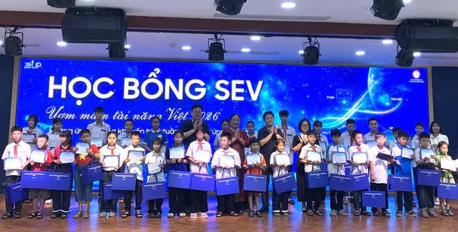 Hội Khuyến học th&agrave;nh phố Bắc Ninh phối hợp trao 300 suất học bổng SEV - Ươm mầm t&agrave;i năng Việt - Ảnh 4.