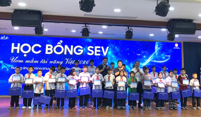 Hội Khuyến học th&agrave;nh phố Bắc Ninh phối hợp trao 300 suất học bổng SEV - Ươm mầm t&agrave;i năng Việt - Ảnh 3.