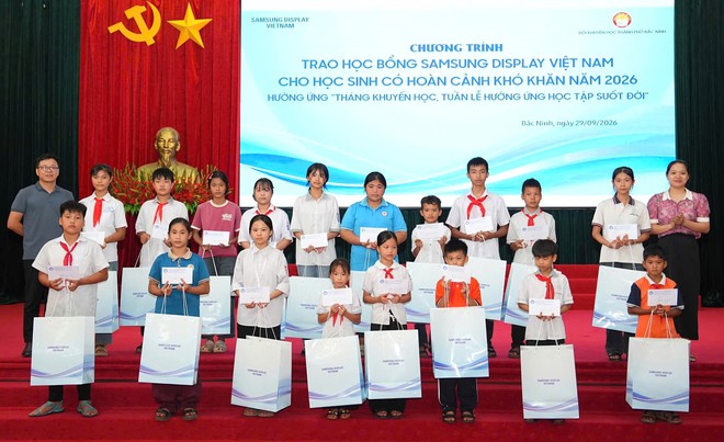 Hội Khuyến học thành phố Bắc Ninh phối hợp trao 100 suất học bổng cho học sinh vượt khó - Ảnh 3.