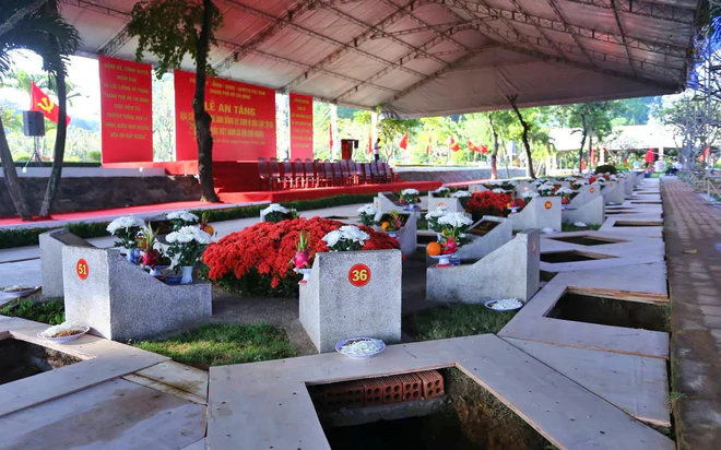 Trang nghi&ecirc;m lễ viếng, truy điệu v&agrave; an t&aacute;ng 731 h&agrave;i cốt liệt sĩ được t&igrave;m kiếm, quy tập tại C&ocirc;ng vi&ecirc;n L&ecirc; Thị Ri&ecirc;ng - Ảnh 12.