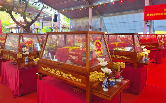 Trang nghi&ecirc;m lễ viếng, truy điệu v&agrave; an t&aacute;ng 731 h&agrave;i cốt liệt sĩ được t&igrave;m kiếm, quy tập tại C&ocirc;ng vi&ecirc;n L&ecirc; Thị Ri&ecirc;ng - Ảnh 6.