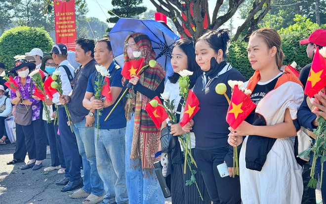 Trang nghi&ecirc;m lễ viếng, truy điệu v&agrave; an t&aacute;ng 731 h&agrave;i cốt liệt sĩ được t&igrave;m kiếm, quy tập tại C&ocirc;ng vi&ecirc;n L&ecirc; Thị Ri&ecirc;ng - Ảnh 10.