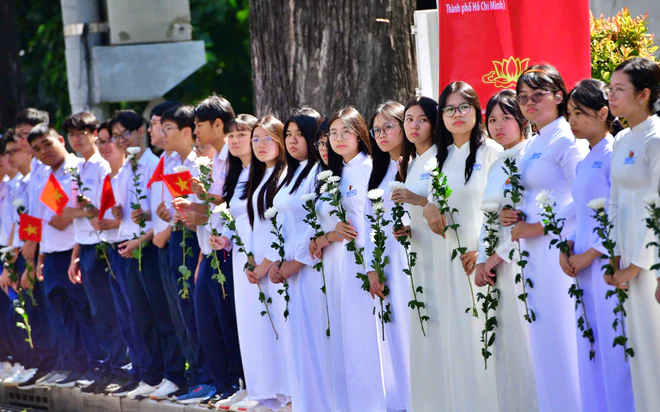 Trang nghi&ecirc;m lễ viếng, truy điệu v&agrave; an t&aacute;ng 731 h&agrave;i cốt liệt sĩ được t&igrave;m kiếm, quy tập tại C&ocirc;ng vi&ecirc;n L&ecirc; Thị Ri&ecirc;ng - Ảnh 7.