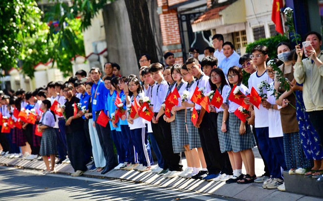 Trang nghi&ecirc;m lễ viếng, truy điệu v&agrave; an t&aacute;ng 731 h&agrave;i cốt liệt sĩ được t&igrave;m kiếm, quy tập tại C&ocirc;ng vi&ecirc;n L&ecirc; Thị Ri&ecirc;ng - Ảnh 9.