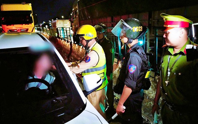 Cảnh s&aacute;t giao th&ocirc;ng Đồng Nai kiểm tra 17.062 phương tiện, xử l&yacute; vi phạm với số tiền 26,12 tỷ đồng - Ảnh 2.