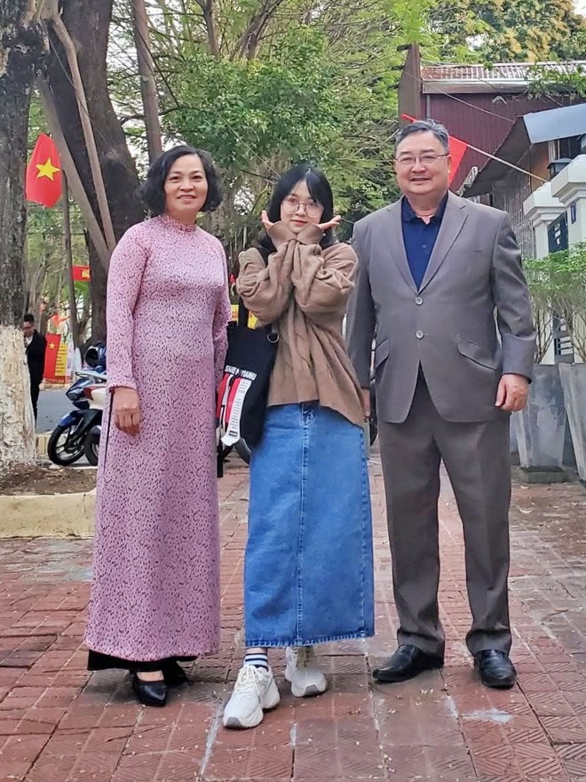 Bố mẹ từng &ldquo;n&eacute;m v&agrave;ng qua cửa sổ&rdquo;, t&ocirc;i quyết kh&ocirc;ng đi v&agrave;o vết xe đổ - Ảnh 2.