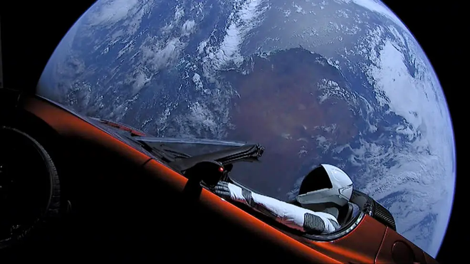 Tesla Roadster: Chiếc xe điện &ldquo;du h&agrave;nh&rdquo; quanh Mặt Trời gần 9 năm - Ảnh 2.