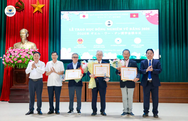 Trao học bổng Nghi&ecirc;m Vũ Đằng nối d&agrave;i truyền thống hiếu học - Ảnh 6.