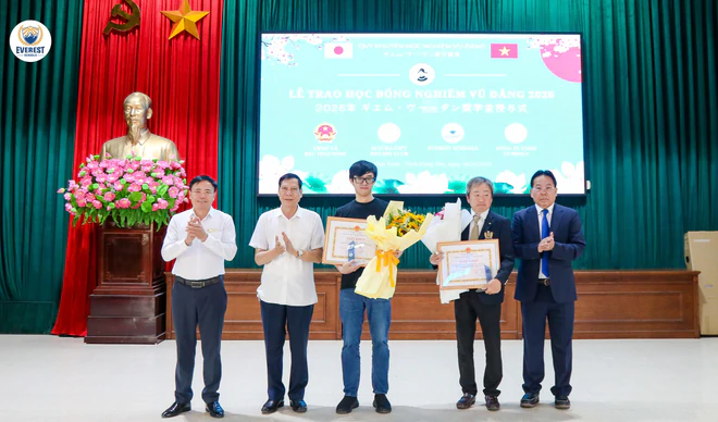 Trao học bổng Nghi&ecirc;m Vũ Đằng nối d&agrave;i truyền thống hiếu học - Ảnh 7.