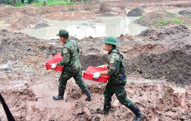 Tiếp tục ph&aacute;t hiện, quy tập th&ecirc;m 12 h&agrave;i cốt liệt sĩ tại C&ocirc;ng vi&ecirc;n L&ecirc; Thị Ri&ecirc;ng - Ảnh 2.