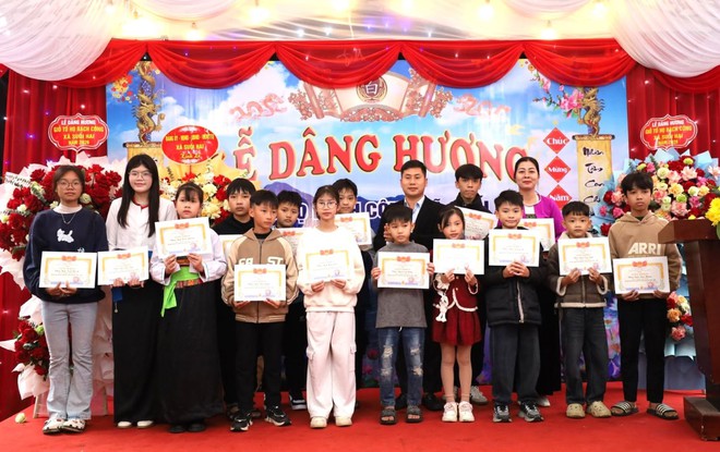 Chuyện về d&ograve;ng họ học tập ti&ecirc;u biểu dưới ch&acirc;n n&uacute;i Tản - Ảnh 6.