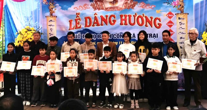 Chuyện về d&ograve;ng họ học tập ti&ecirc;u biểu dưới ch&acirc;n n&uacute;i Tản - Ảnh 5.