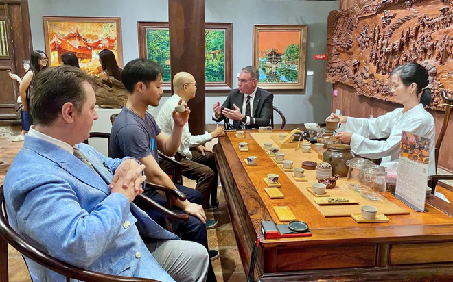 Sắc T&acirc;m - mỹ thuật sơn m&agrave;i đương đại, tinh hoa văn h&oacute;a trầm hương v&agrave; kh&ocirc;ng gian di sản - Ảnh 7.