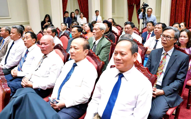 Ph&oacute; Chủ tịch nước V&otilde; Thị &Aacute;nh Xu&acirc;n gặp mặt c&aacute;c điển h&igrave;nh học tập ti&ecirc;u biểu to&agrave;n quốc - Ảnh 6.