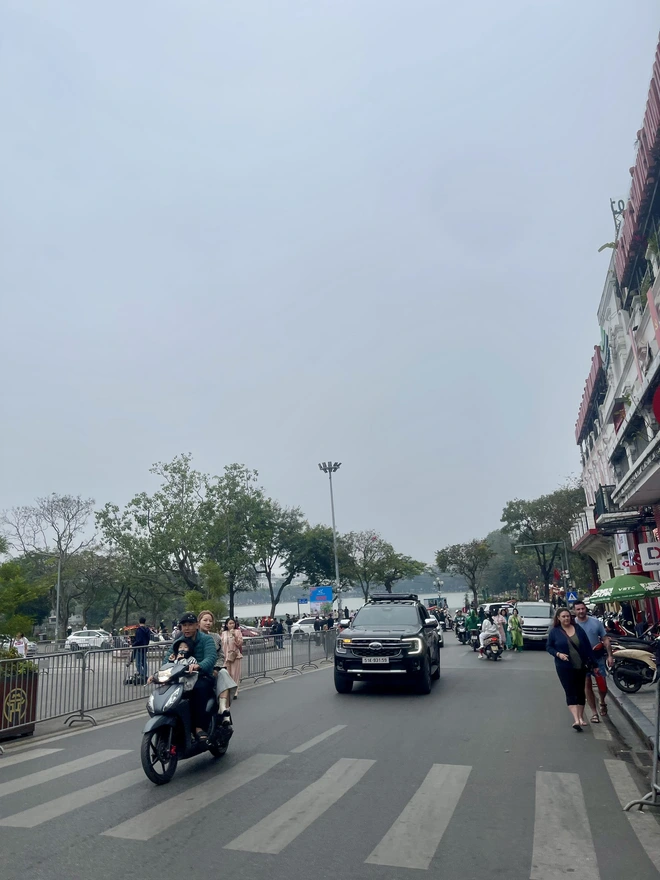 M&ugrave;ng 3 Tết: Người d&acirc;n n&ocirc; nức du xu&acirc;n, c&aacute;c điểm đến văn h&oacute;a H&agrave; Nội đ&oacute;n đ&ocirc;ng đảo du kh&aacute;ch- Ảnh 8.