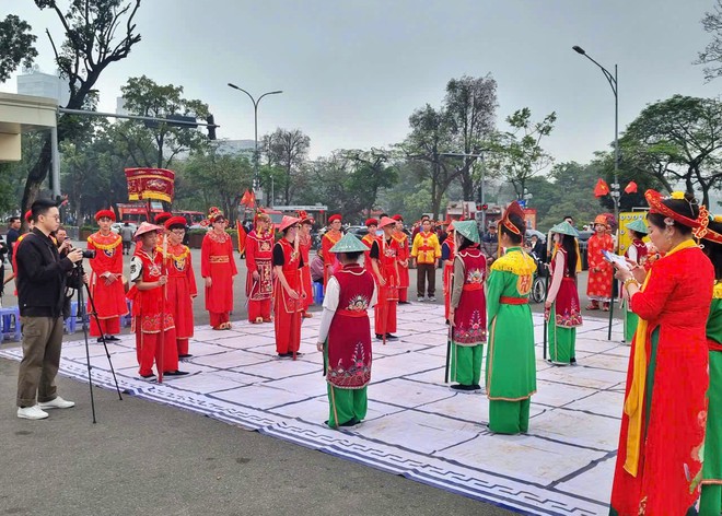 Thi đấu và trình diễn "Cờ người - Nét đẹp văn hóa truyền thống Việt" bên hồ Gươm - Ảnh 5.