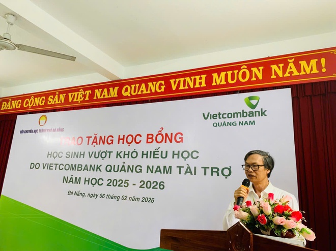 Hội Khuyến học Đ&agrave; Nẵng phối hợp với Ng&acirc;n h&agrave;ng Vietcombank - Chi nh&aacute;nh Quảng Nam trao học bổng cho học sinh vượt kh&oacute; - Ảnh 5.