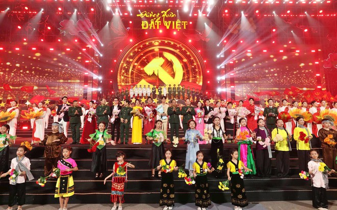 "Đường Xu&acirc;n đất Việt 2026 - Hội tụ" t&aacute;i hiện h&agrave;nh tr&igrave;nh ph&aacute;t triển của đất nước v&agrave; Qu&acirc;n đội Nh&acirc;n d&acirc;n Việt Nam - Ảnh 11.