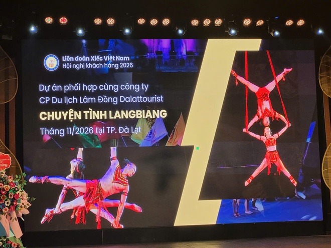 Liên đoàn Xiếc Việt Nam lần đầu tiên thực hiện dự án "Nâng bước chân em" với trẻ khuyết tật - Ảnh 2.