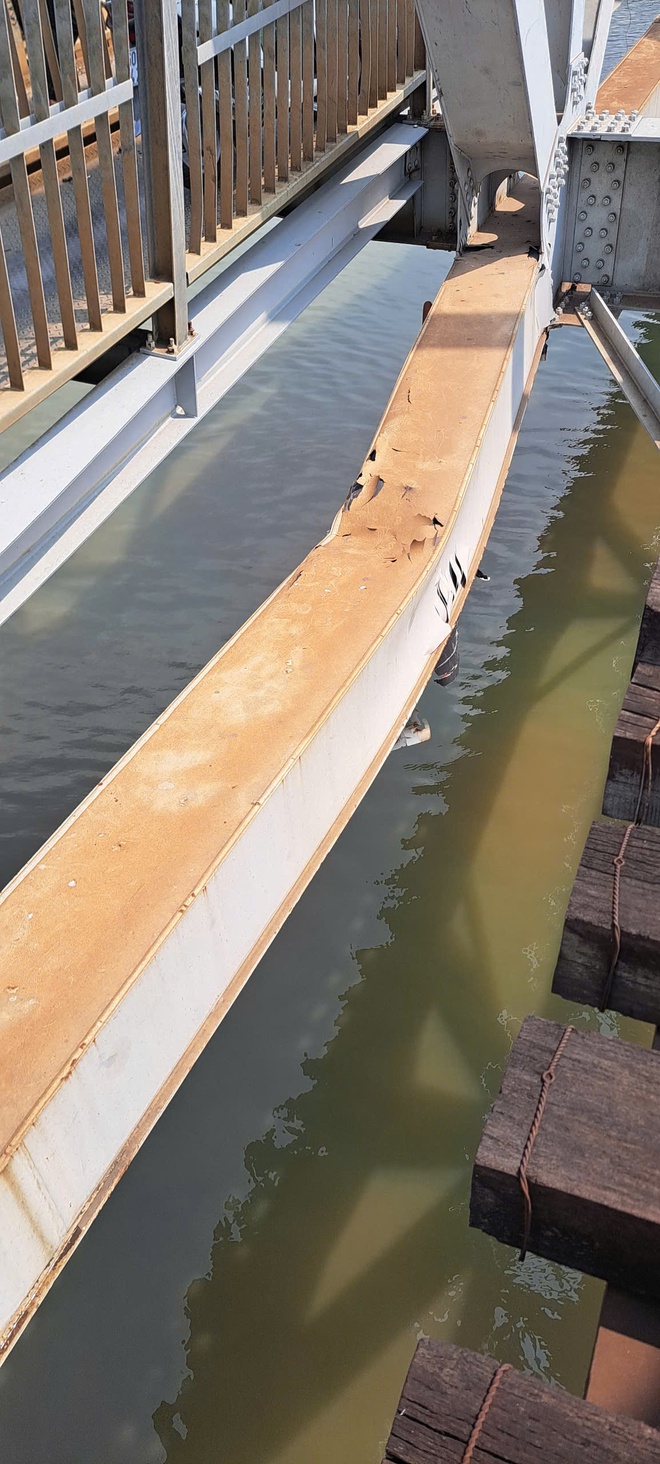 Đường sắt nhanh ch&oacute;ng t&igrave;m phương &aacute;n vận tải sau sự cố va chạm cầu Ghềnh - Ảnh 1.