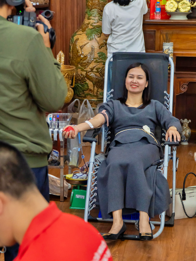 "Xu&acirc;n hồng tr&ecirc;n qu&ecirc; gốm" - h&agrave;nh động nh&acirc;n văn từ l&agrave;ng gốm - Ảnh 2.