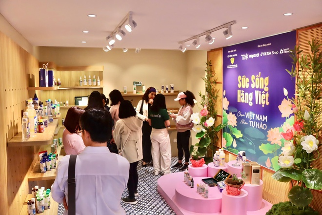 Khai mạc Kh&ocirc;ng gian trưng b&agrave;y "Sức sống h&agrave;ng Việt" lần thứ 2 - Ảnh 7.