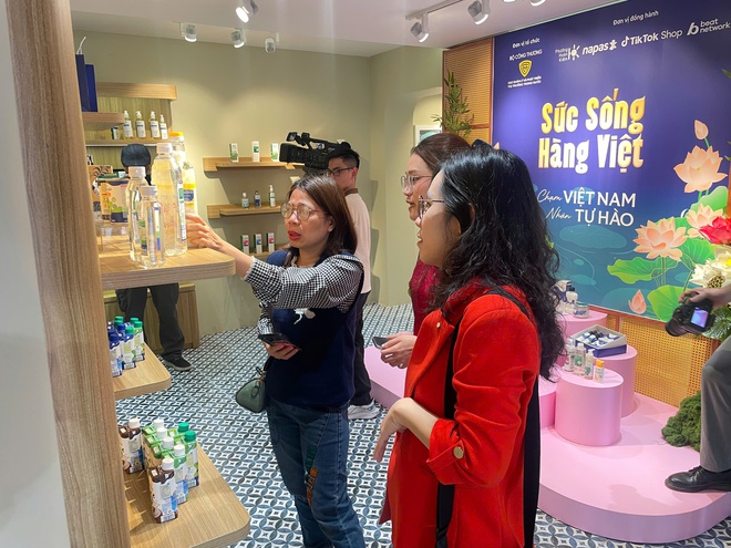Khai mạc Kh&ocirc;ng gian trưng b&agrave;y "Sức sống h&agrave;ng Việt" lần thứ 2 - Ảnh 4.
