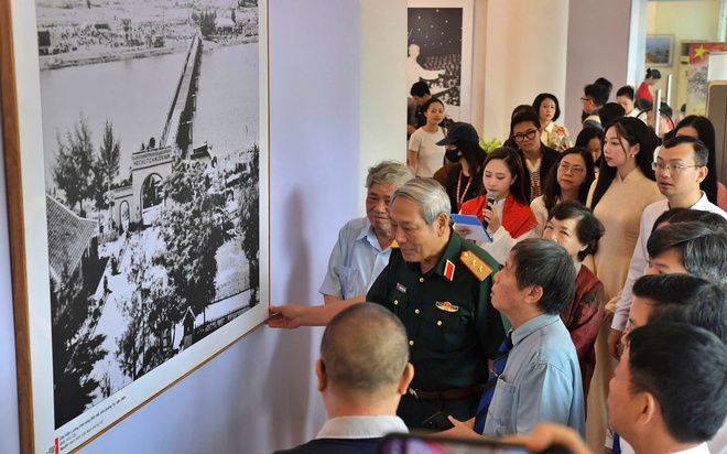 Triển l&atilde;m ảnh &ldquo;51 năm - Bản h&ugrave;ng ca thống nhất&rdquo; - Ảnh 7.