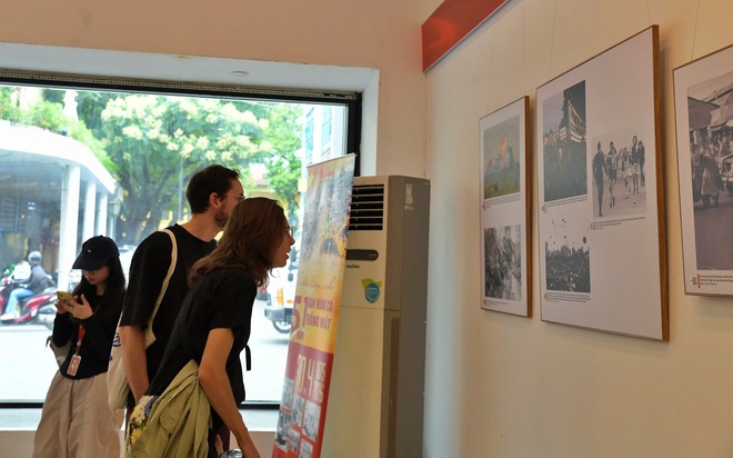 Triển l&atilde;m ảnh &ldquo;51 năm - Bản h&ugrave;ng ca thống nhất&rdquo; - Ảnh 8.