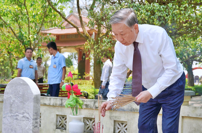Tổng B&iacute; thư, Chủ tịch nước T&ocirc; L&acirc;m dự Lễ Thượng cờ "Thống nhất non s&ocirc;ng" tại Quảng Trị - Ảnh 3.