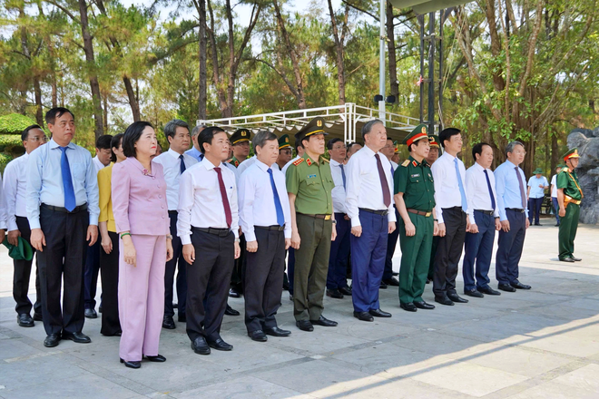 Tổng B&iacute; thư, Chủ tịch nước T&ocirc; L&acirc;m dự Lễ Thượng cờ "Thống nhất non s&ocirc;ng" tại Quảng Trị - Ảnh 5.