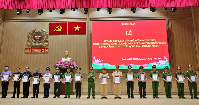Trao thưởng th&agrave;nh t&iacute;ch xuất sắc triệt ph&aacute; đường d&acirc;y ma t&uacute;y xuy&ecirc;n quốc gia - Ảnh 3.