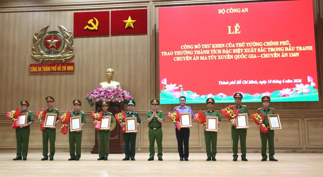 Trao thưởng th&agrave;nh t&iacute;ch xuất sắc triệt ph&aacute; đường d&acirc;y ma t&uacute;y xuy&ecirc;n quốc gia - Ảnh 4.