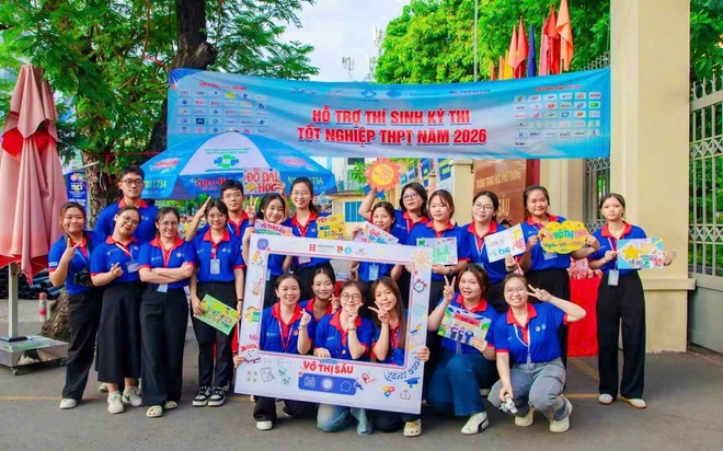 Lãnh đạo UBND Thành phố Hồ Chí Minh động viên thí sinh dự thi tốt nghiệp trung học phổ thông - Ảnh 5.