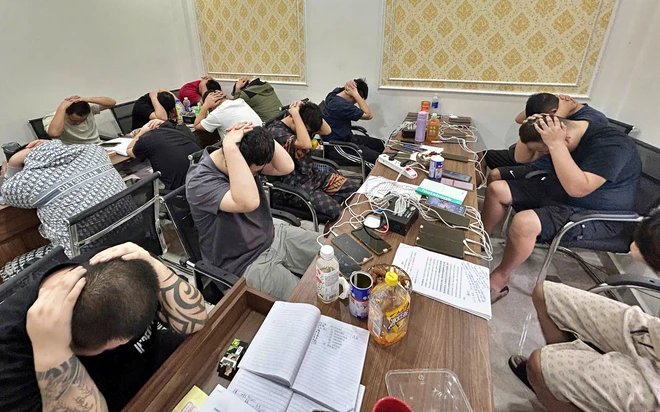 C&ocirc;ng an Th&agrave;nh phố Hồ Ch&iacute; Minh xử l&yacute; nh&oacute;m người nước ngo&agrave;i hoạt động lừa đảo tr&ecirc;n kh&ocirc;ng gian mạng  - Ảnh 6.