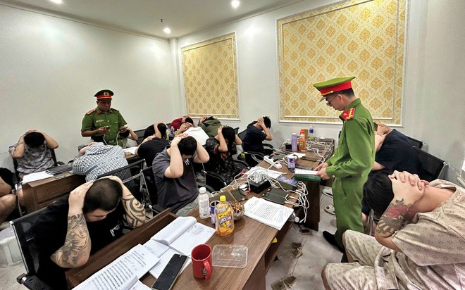 C&ocirc;ng an Th&agrave;nh phố Hồ Ch&iacute; Minh xử l&yacute; nh&oacute;m người nước ngo&agrave;i hoạt động lừa đảo tr&ecirc;n kh&ocirc;ng gian mạng  - Ảnh 4.