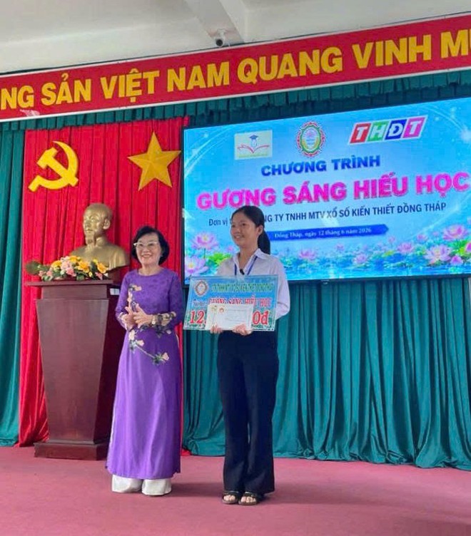 Trao hơn 100 triệu từ Quỹ khuyến học Nguyễn Sinh Sắc, t&agrave;i trợ tiếp sức sinh vi&ecirc;n Trường Cao đẳng Y tế Tiền Giang - Ảnh 2.