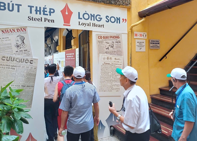"B&uacute;t th&eacute;p, l&ograve;ng son" - Ảnh 3.