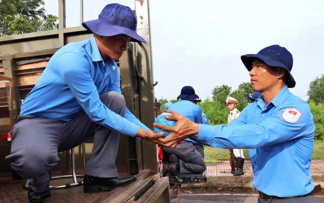 Đồng Nai đ&oacute;n 62 h&agrave;i cốt liệt sĩ từ Campuchia về nước - Ảnh 5.
