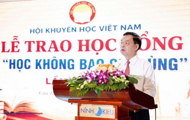 Hội Khuyến học Việt Nam trao học bổng “Học không bao giờ cùng” lần thứ 6 vinh danh 310 tấm gương tiêu biểu - Ảnh 3.