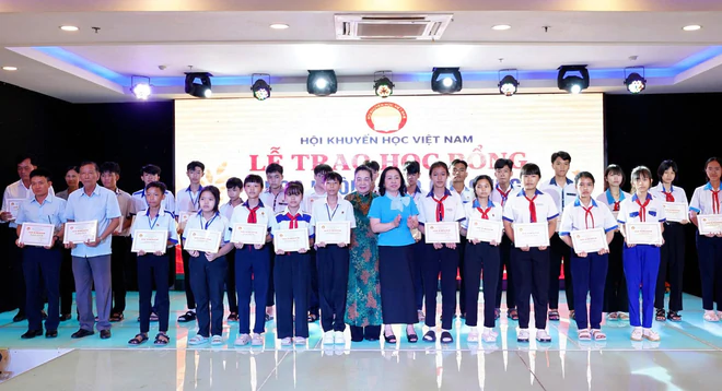 Hội Khuyến học Việt Nam trao học bổng “Học không bao giờ cùng” lần thứ 6 vinh danh 310 tấm gương tiêu biểu - Ảnh 9.