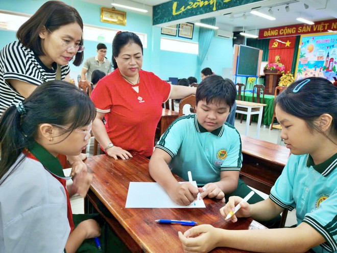 Trường học tại Thành phố Hồ Chí Minh mở cửa dạy học sinh miễn phí trong hè - Ảnh 3.